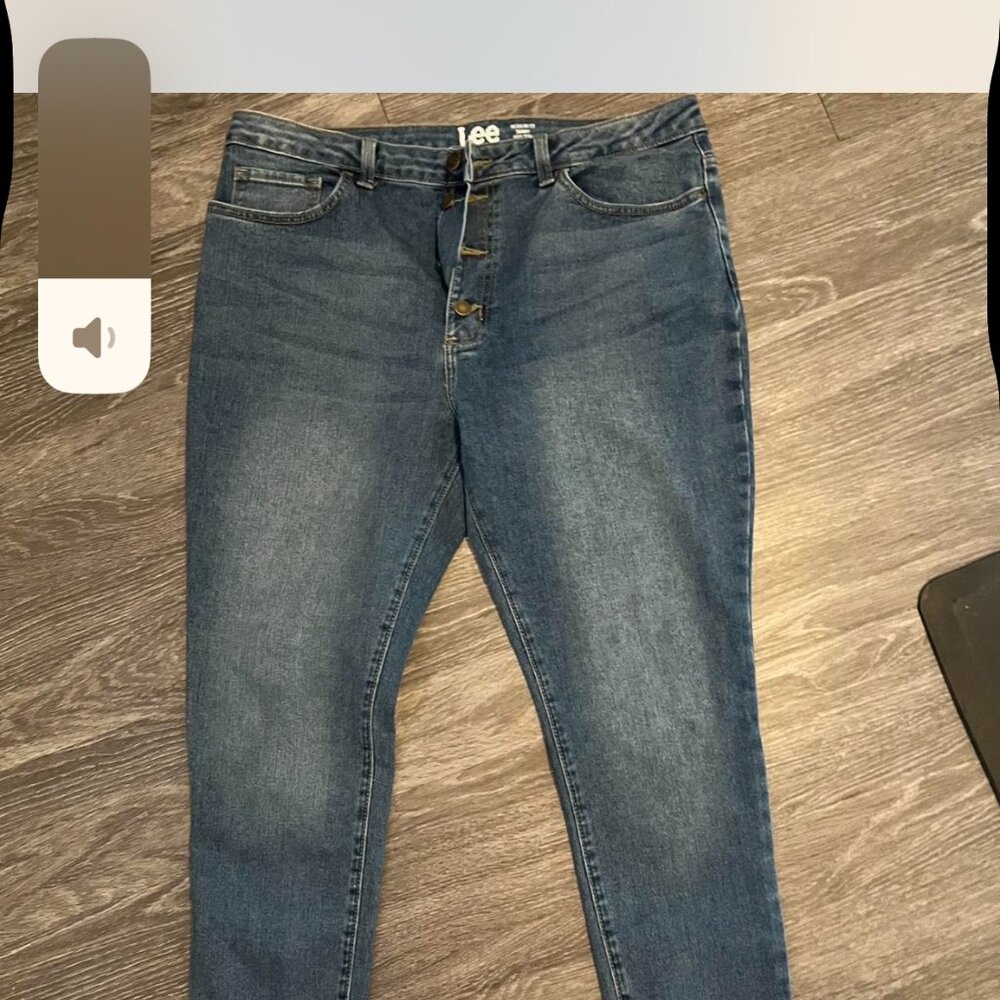 WOMEN LEE JEANS NEVER USED SIZE 18